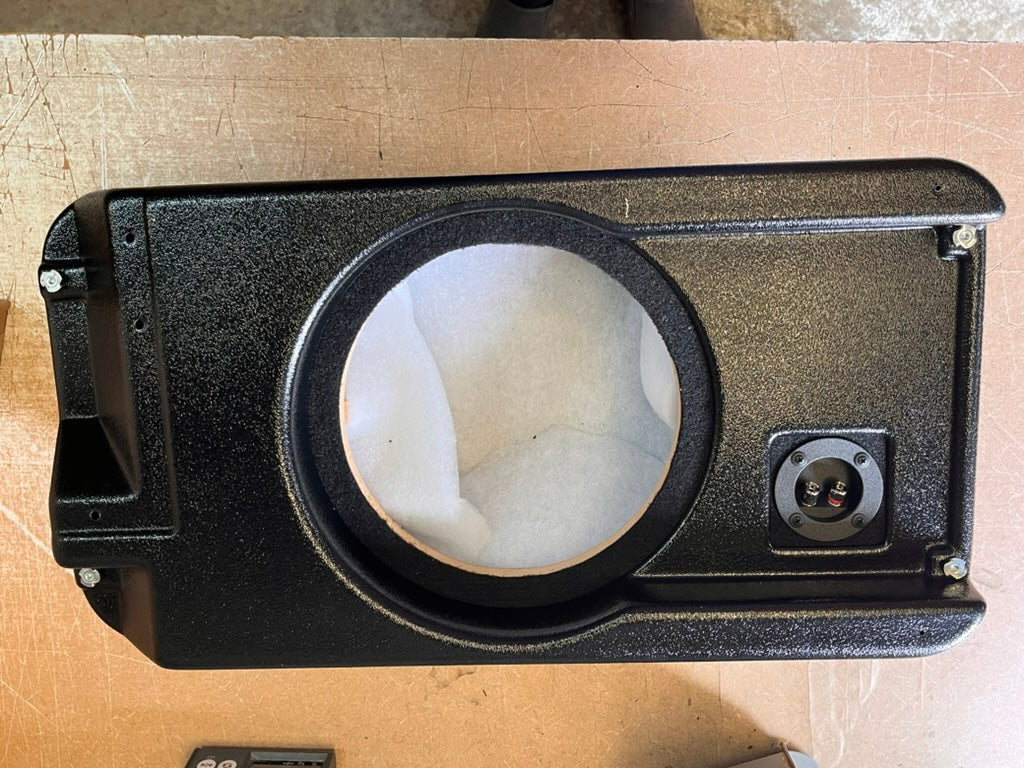 Q Logic Q Customs QL-C1WRG110A01 Single 10" Subwoofer Enclosures Box