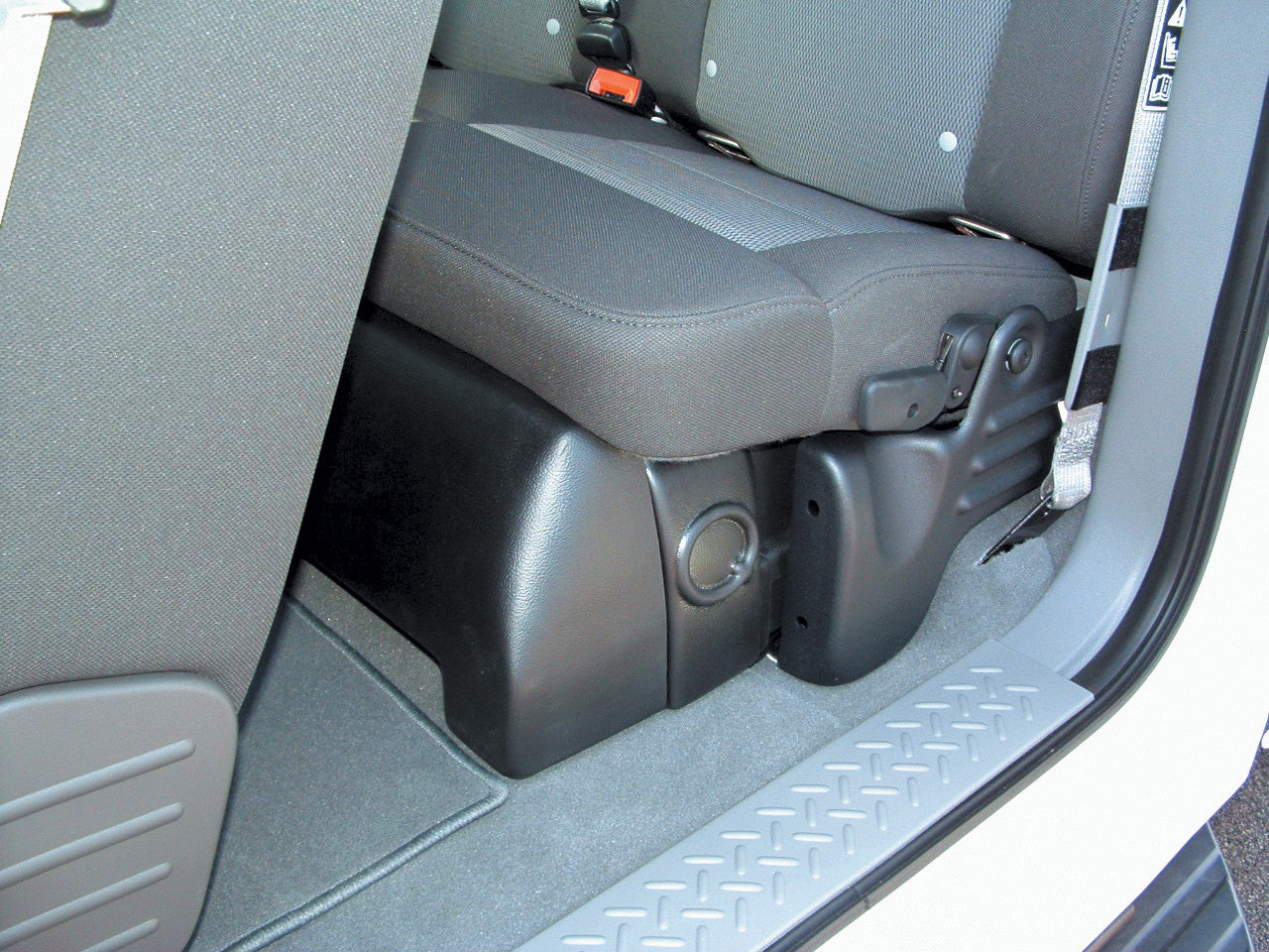 Q Logic Q Customs QL-C1FTX110A01 Single 10" Subwoofer Enclosures Box